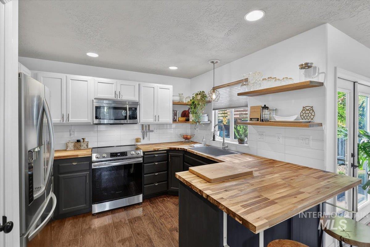 16451 Rainbow Drive