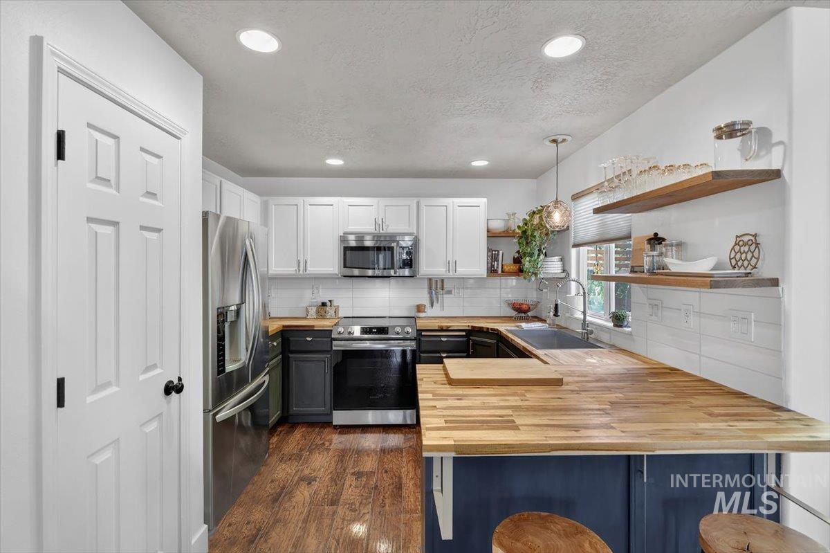 16451 Rainbow Drive