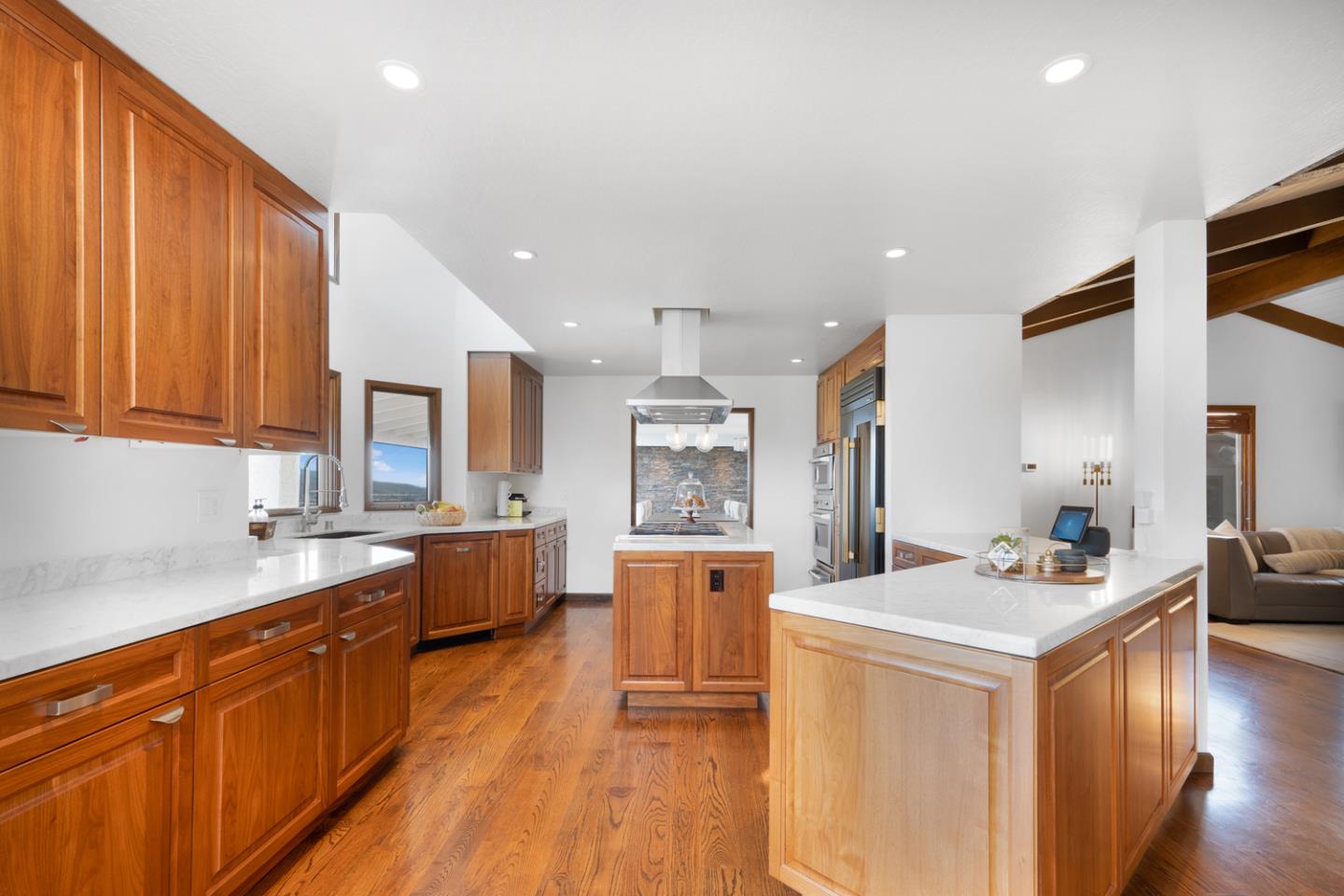 3055 Paseo Vista AVE