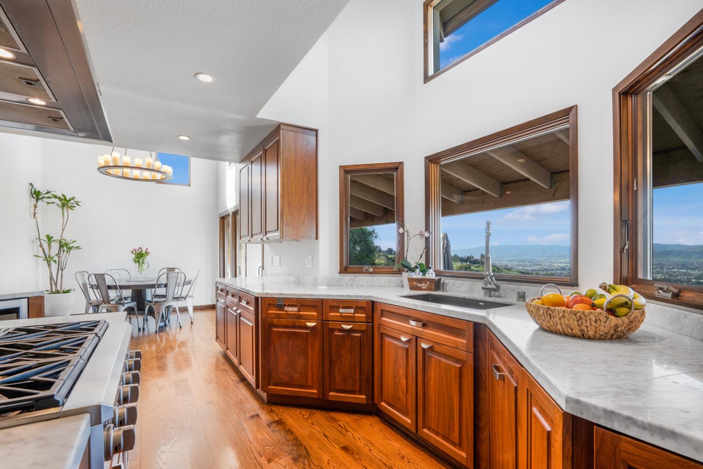 3055 Paseo Vista AVE