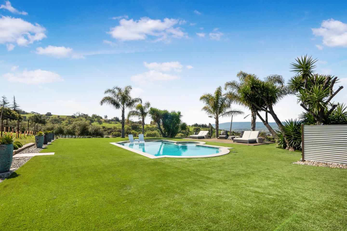 3055 Paseo Vista AVE