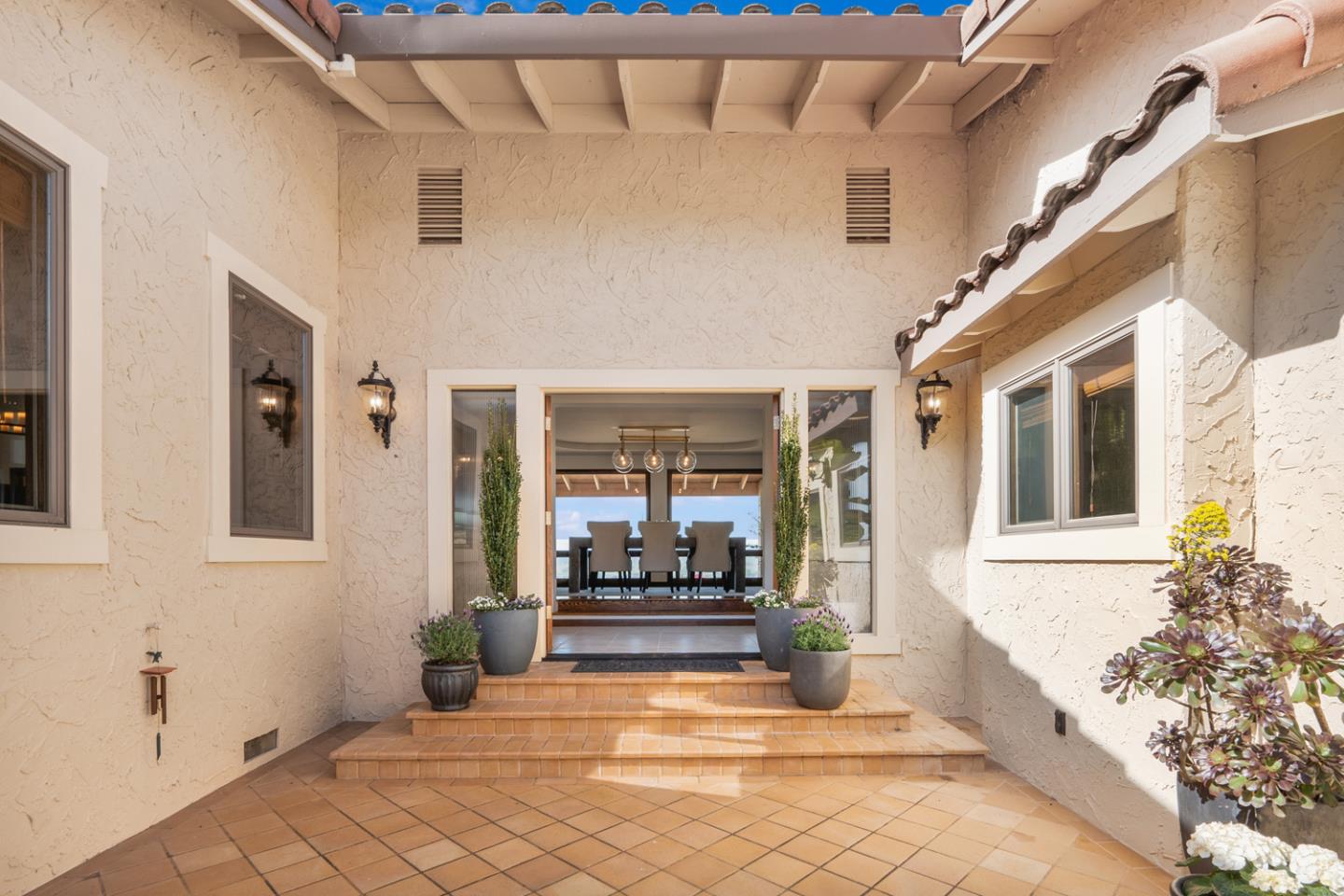 3055 Paseo Vista AVE