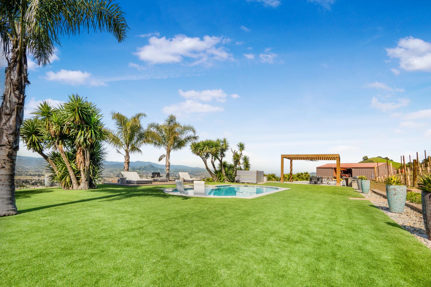 3055 Paseo Vista AVE