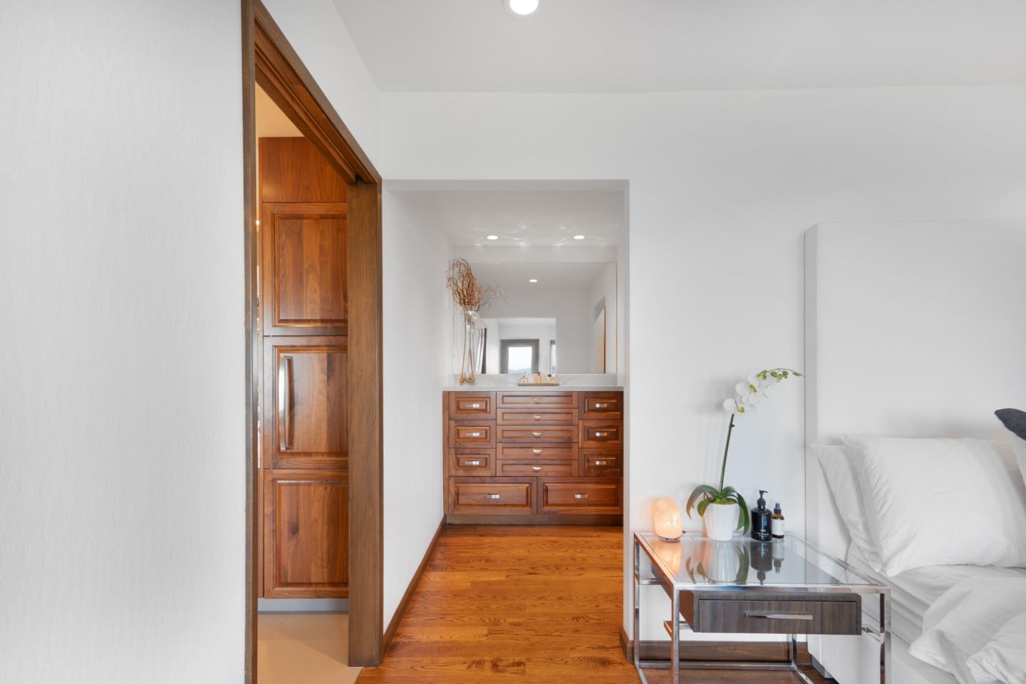 3055 Paseo Vista AVE