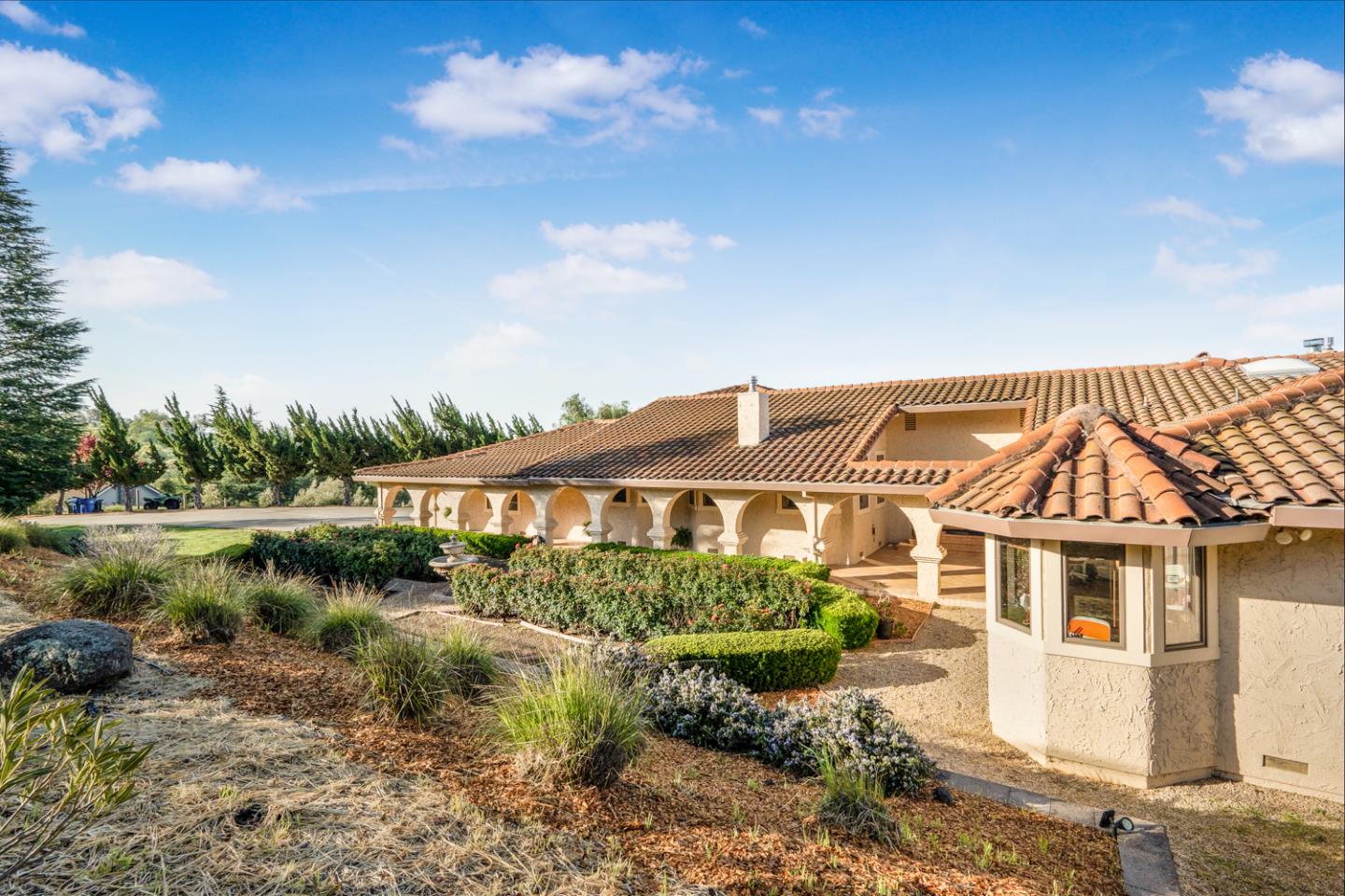 3055 Paseo Vista AVE