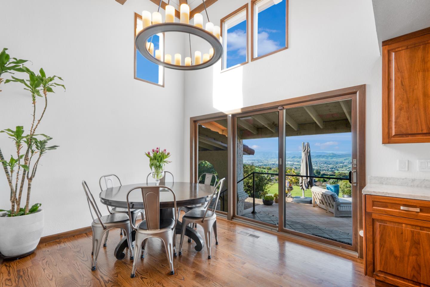 3055 Paseo Vista AVE