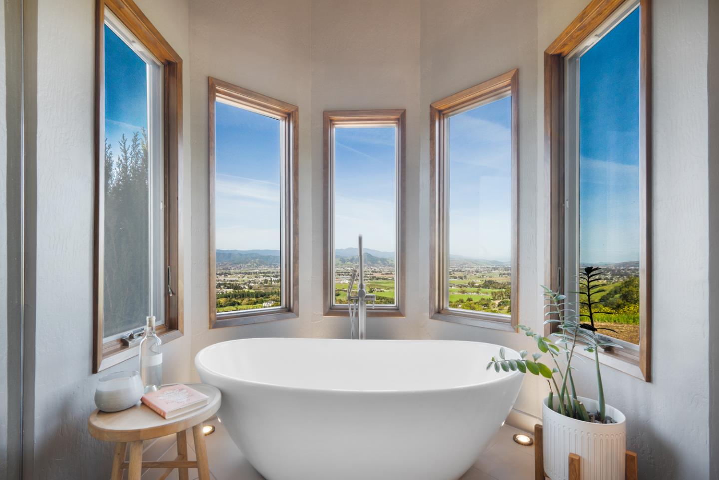 3055 Paseo Vista AVE