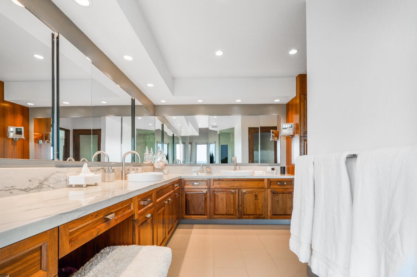 3055 Paseo Vista AVE