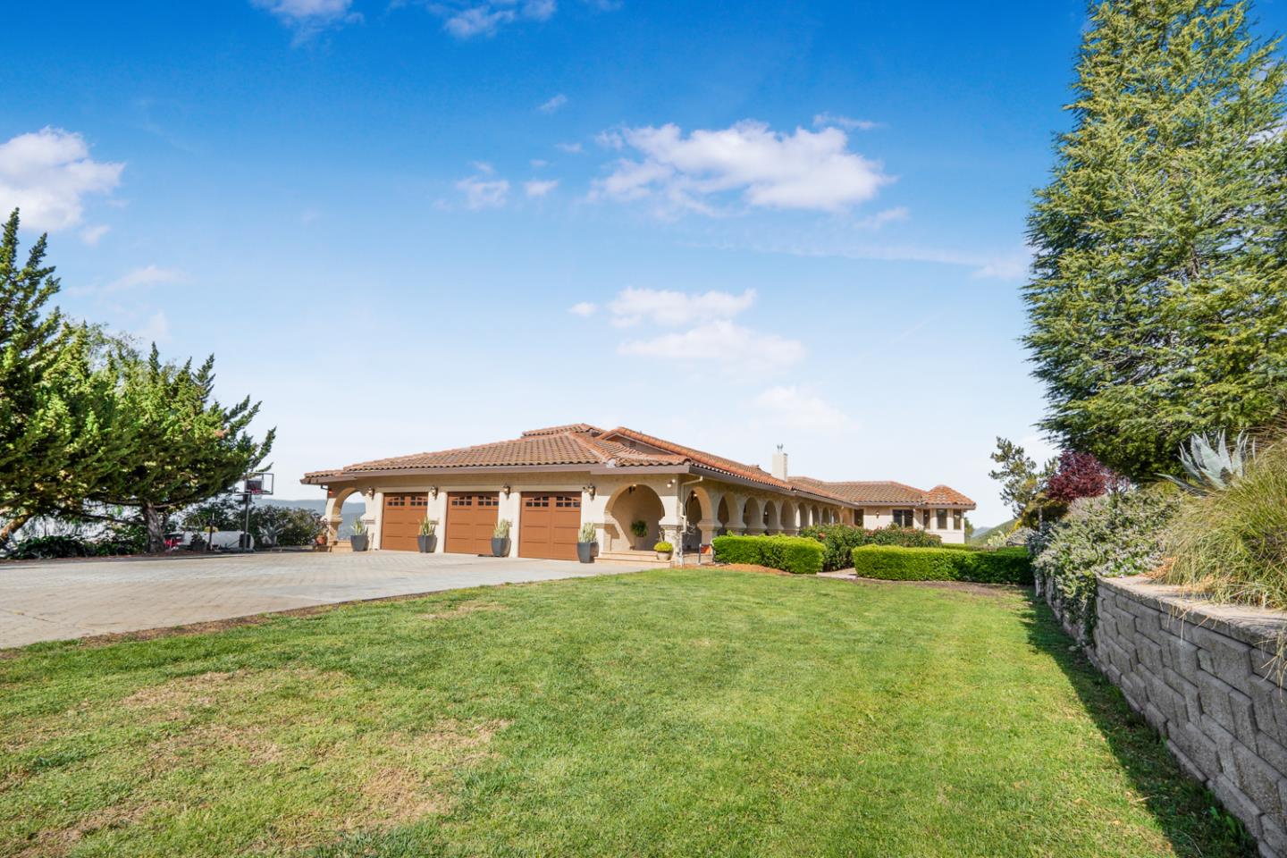 3055 Paseo Vista AVE