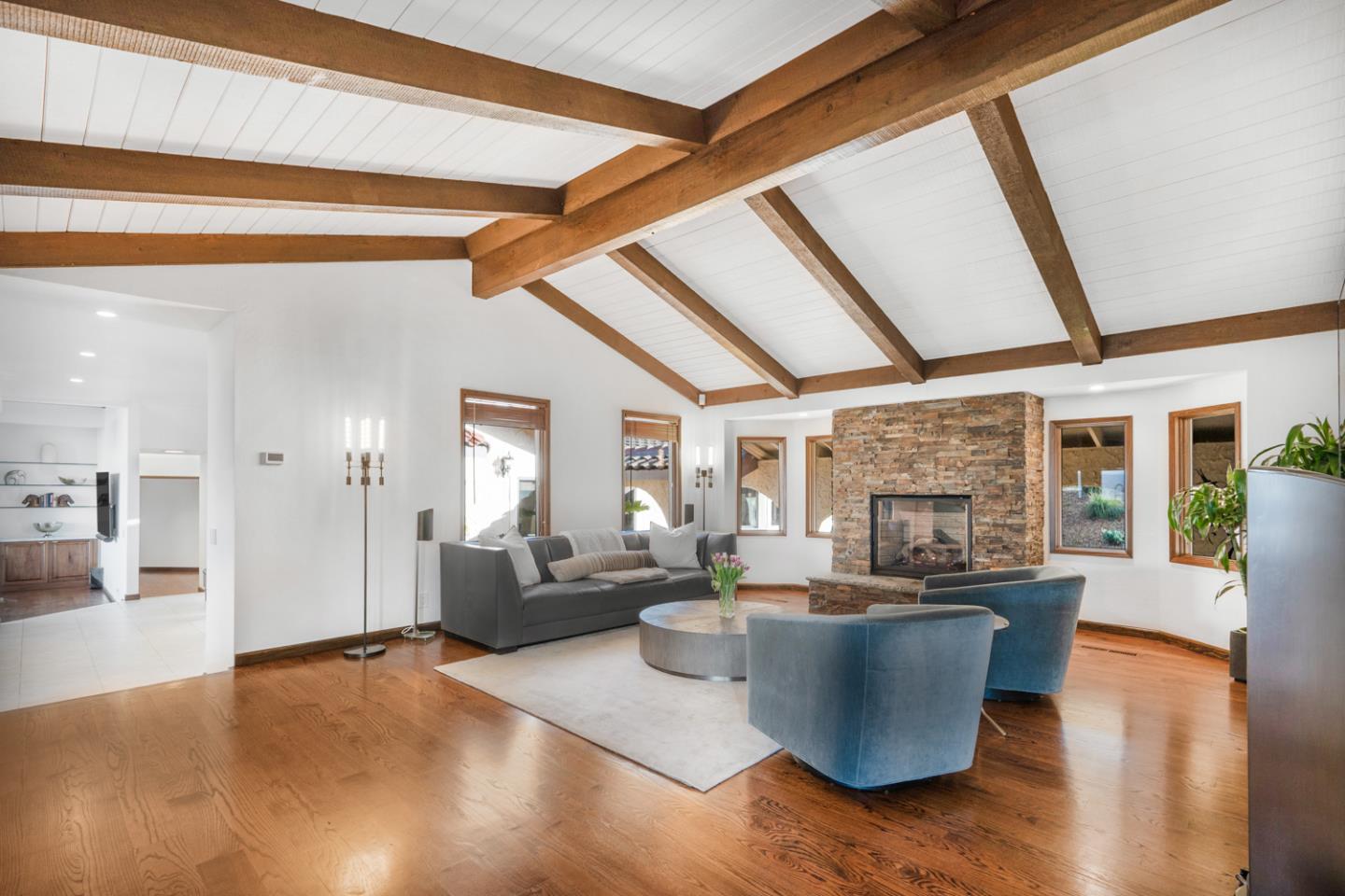 3055 Paseo Vista AVE