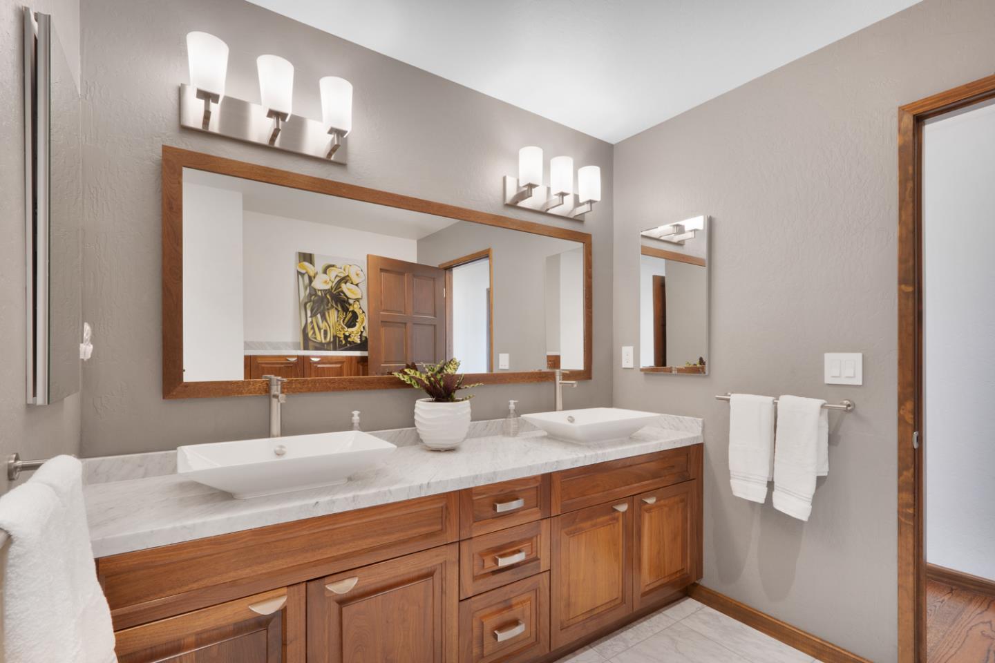 3055 Paseo Vista AVE