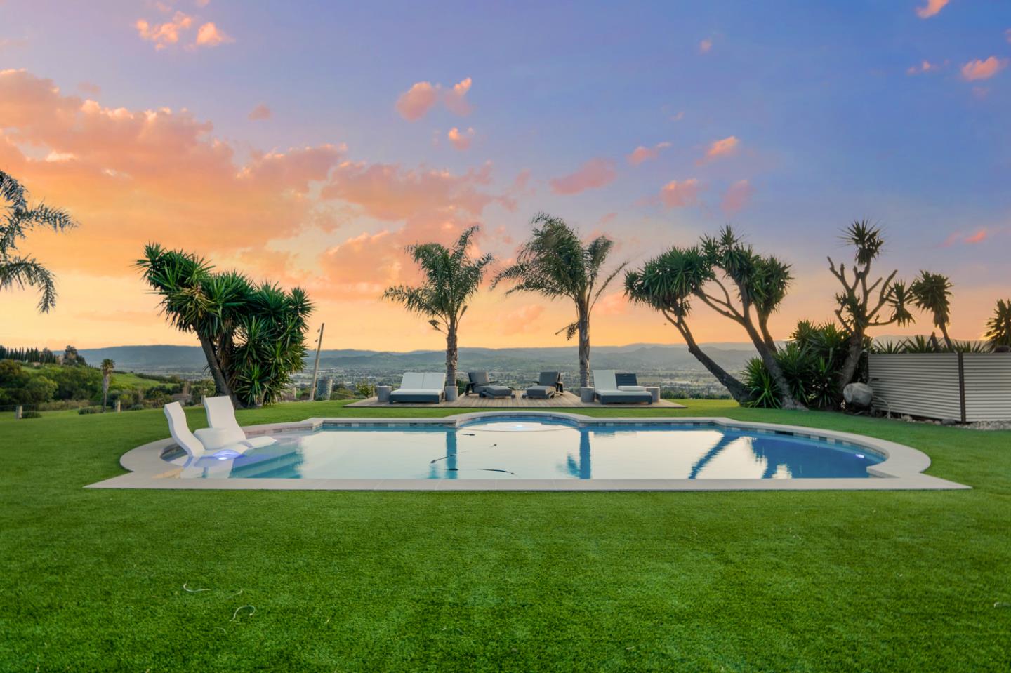 3055 Paseo Vista AVE