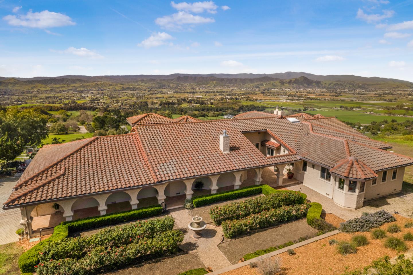 3055 Paseo Vista AVE