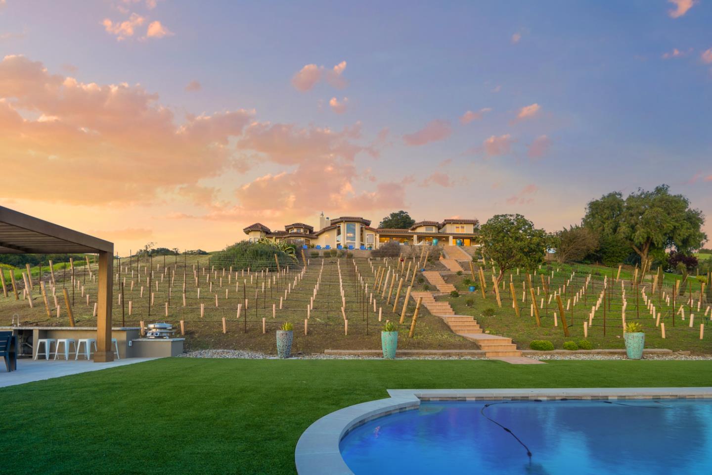 3055 Paseo Vista AVE