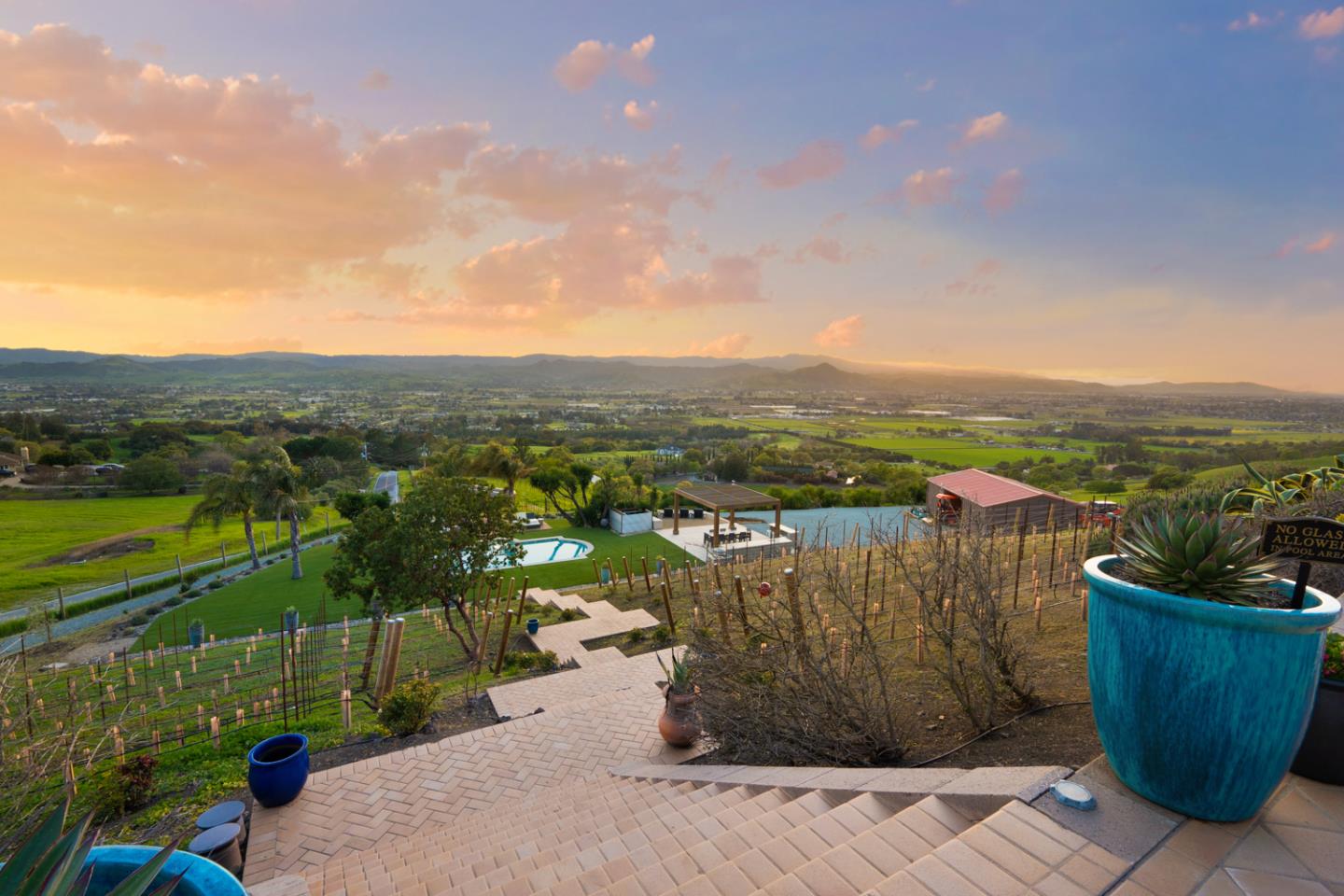 3055 Paseo Vista AVE