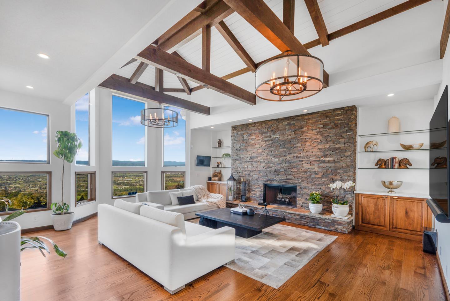 3055 Paseo Vista AVE