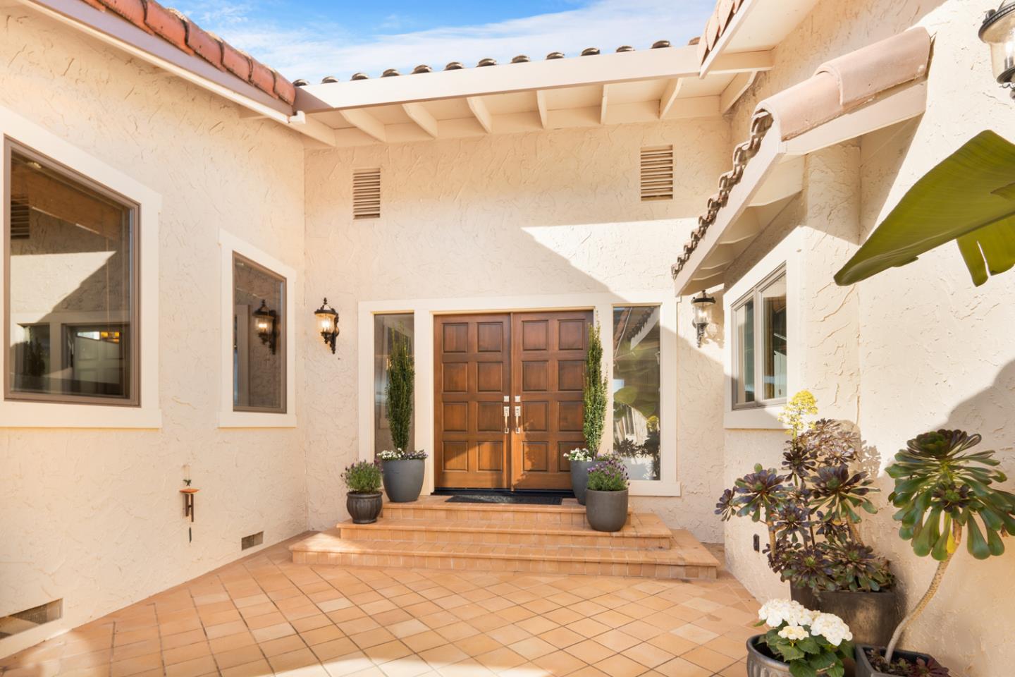 3055 Paseo Vista AVE