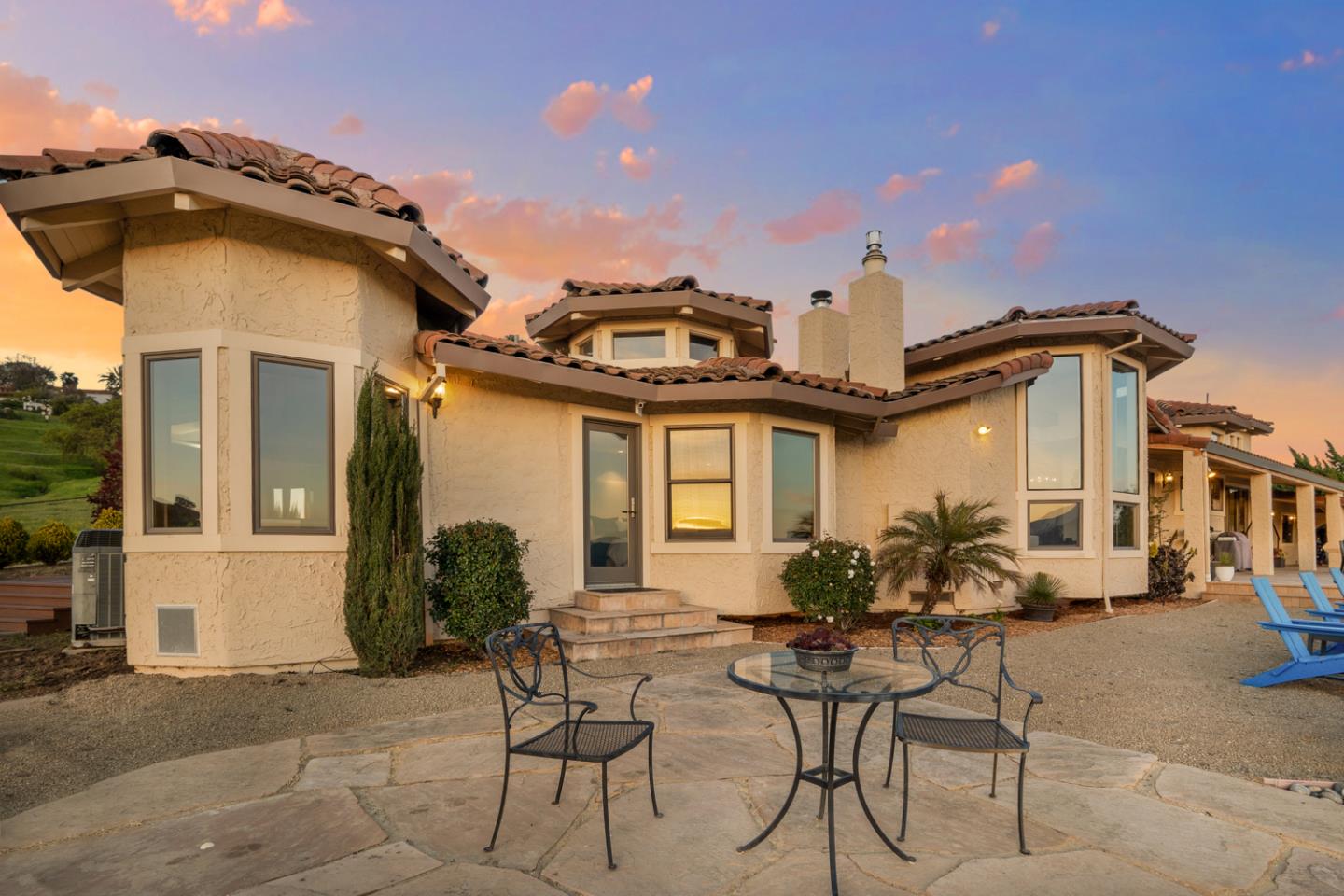 3055 Paseo Vista AVE