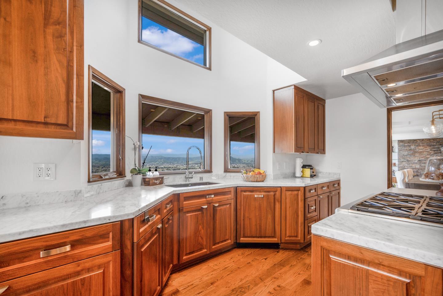 3055 Paseo Vista AVE