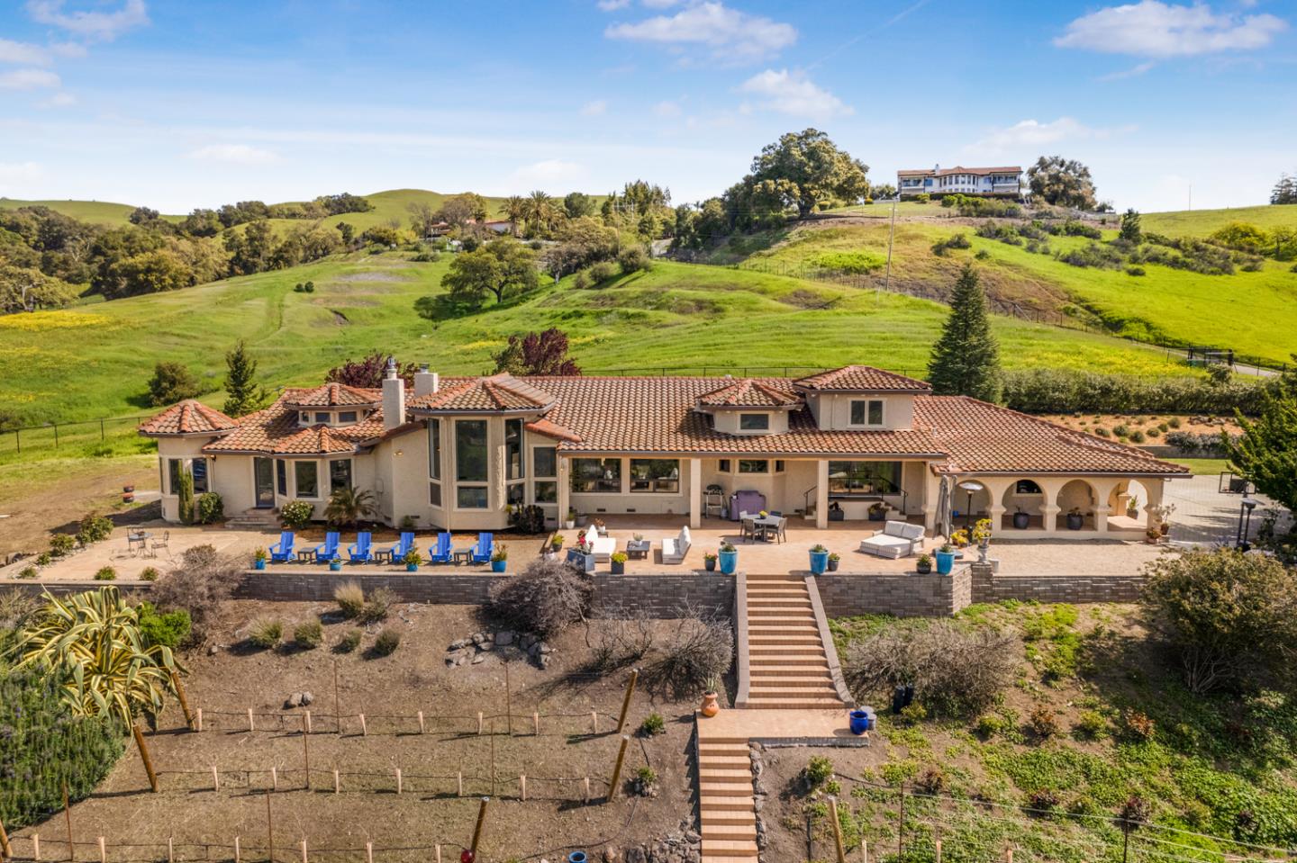 3055 Paseo Vista AVE