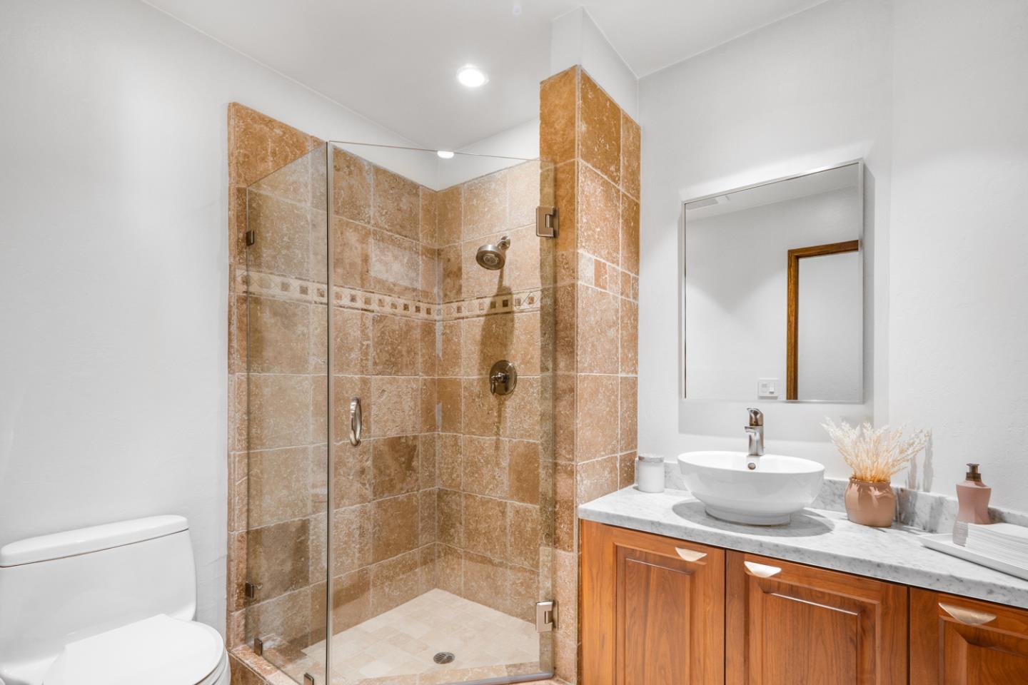 3055 Paseo Vista AVE