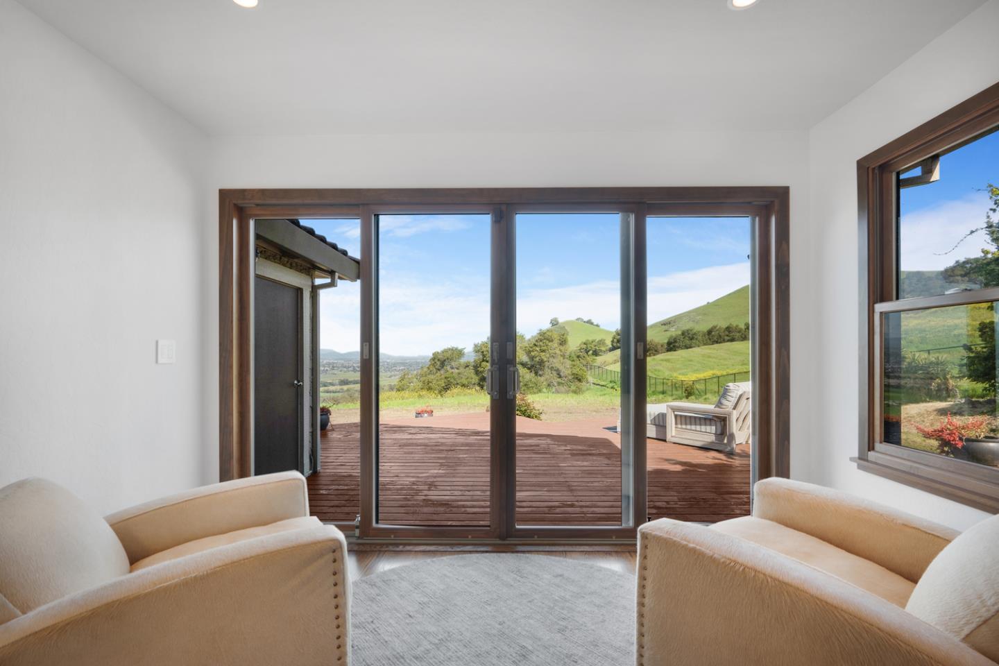 3055 Paseo Vista AVE