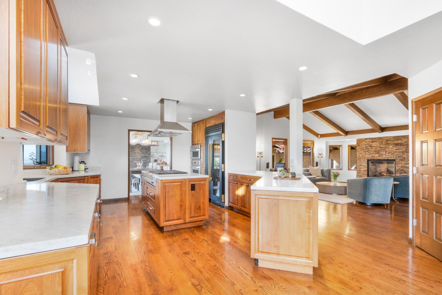 3055 Paseo Vista AVE