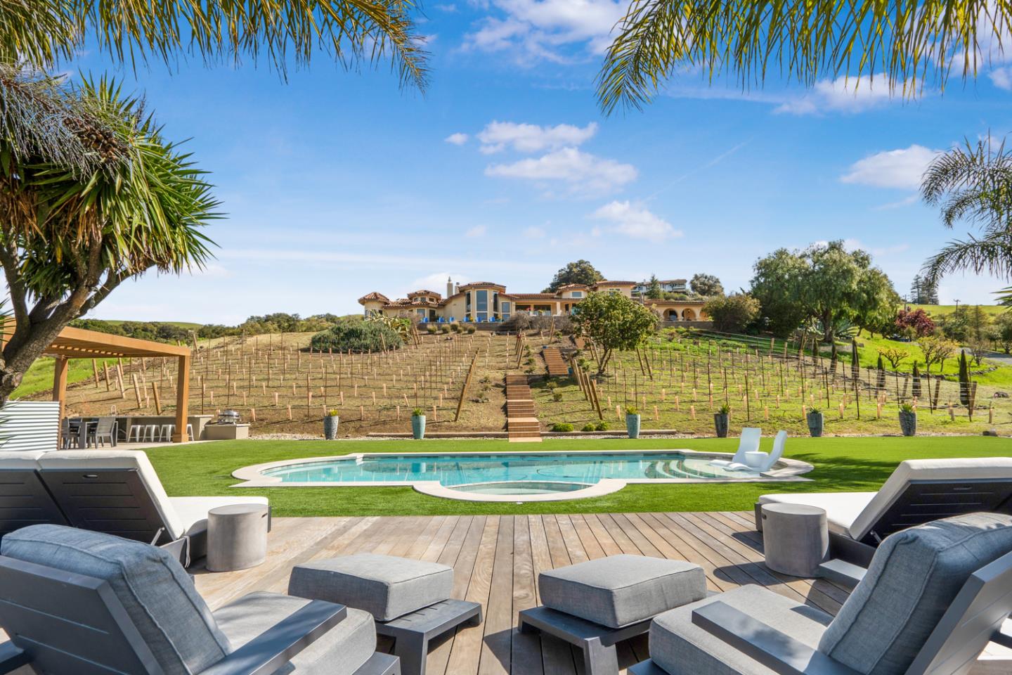 3055 Paseo Vista AVE