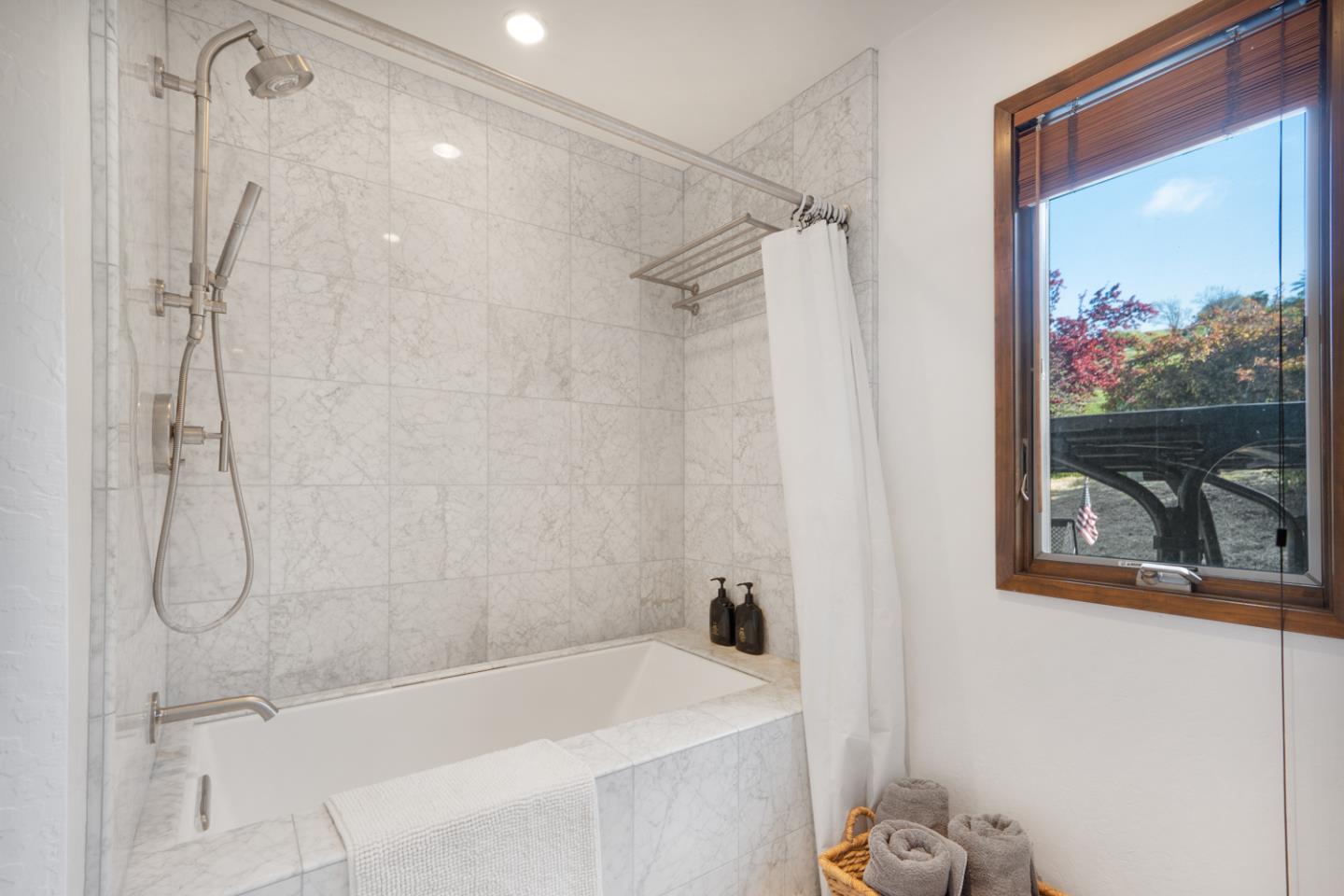 3055 Paseo Vista AVE