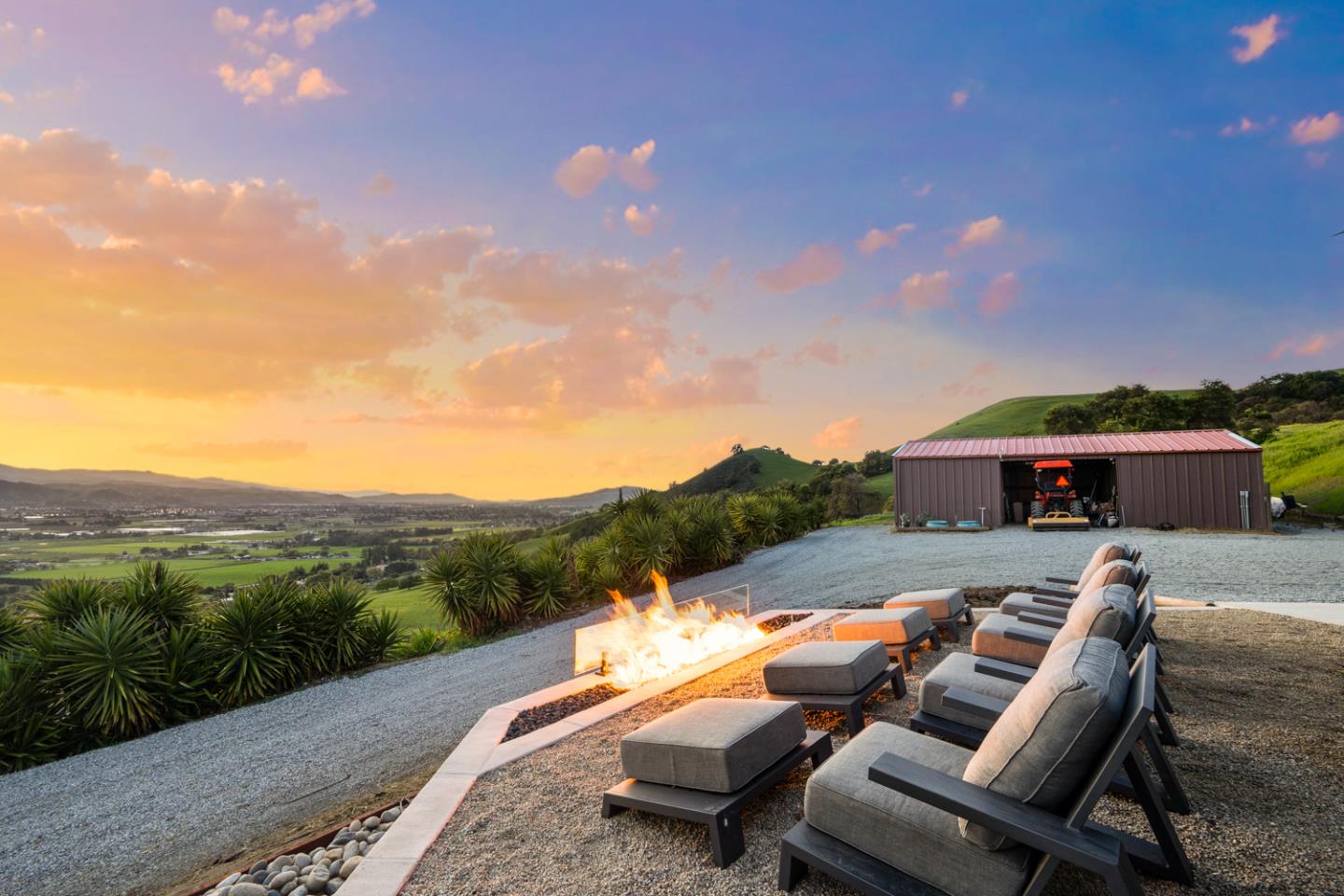 3055 Paseo Vista AVE