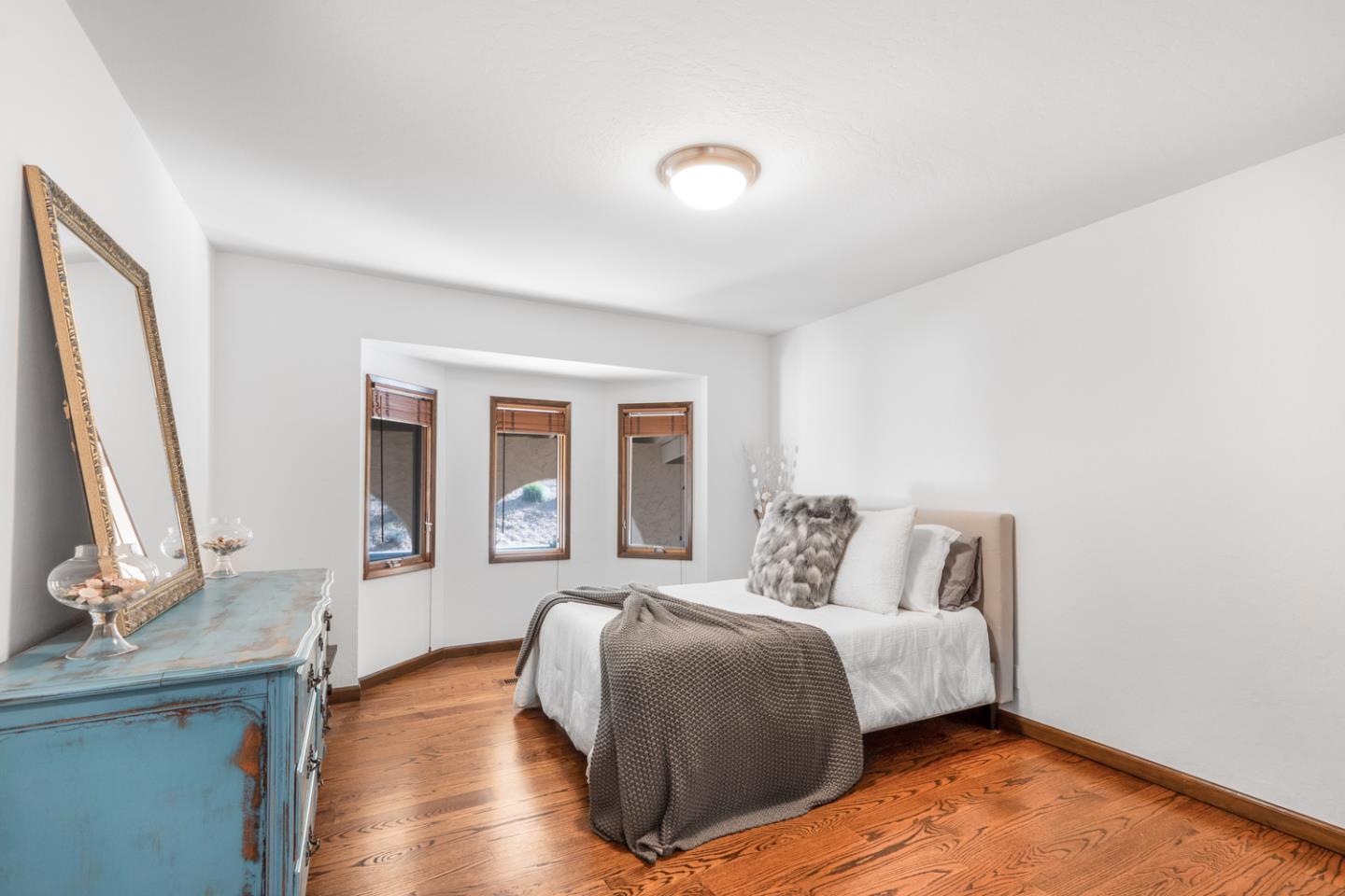 3055 Paseo Vista AVE