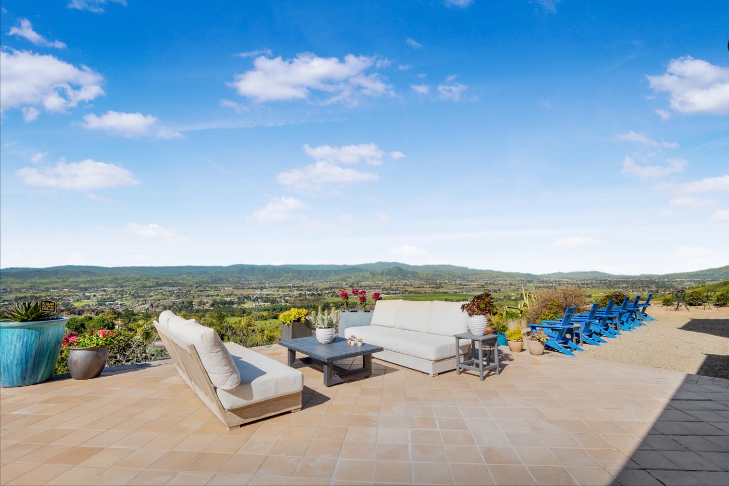 3055 Paseo Vista AVE