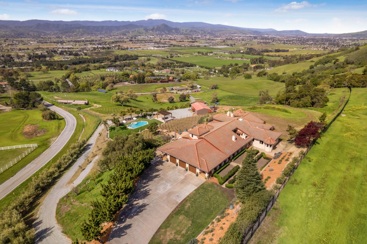 3055 Paseo Vista AVE