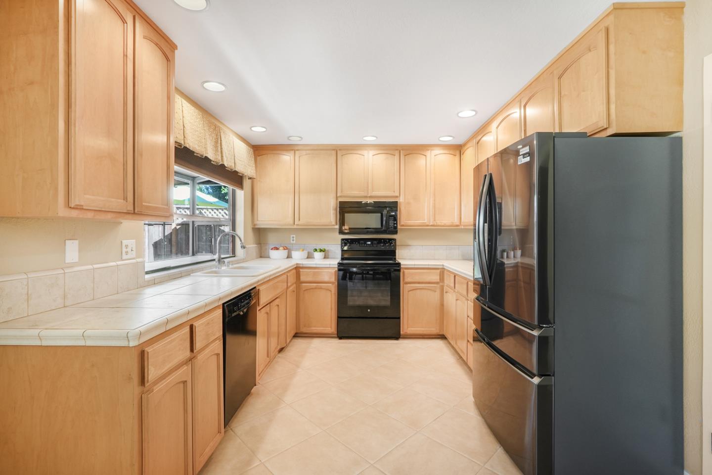 16711 Willow Creek DR