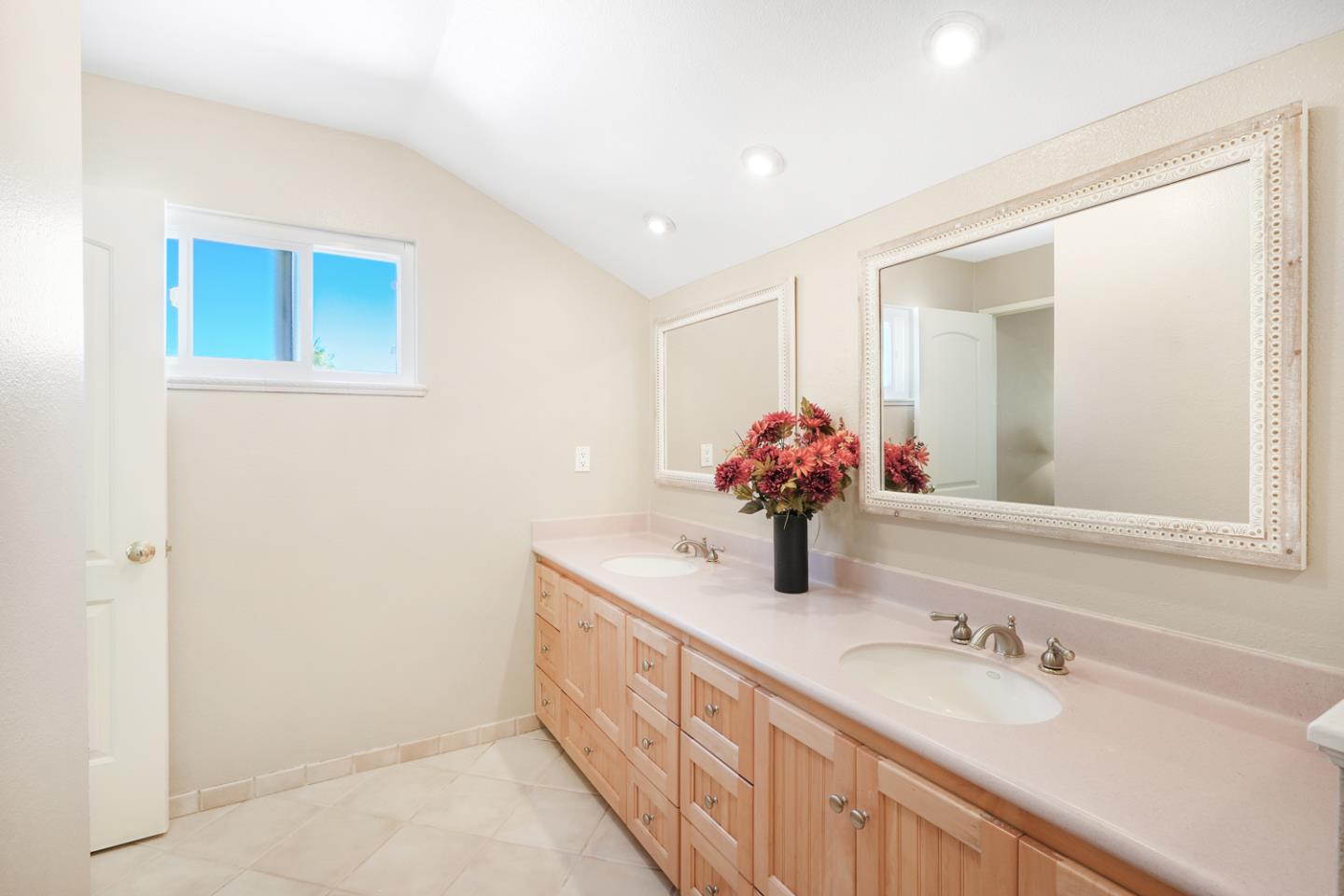 16711 Willow Creek DR