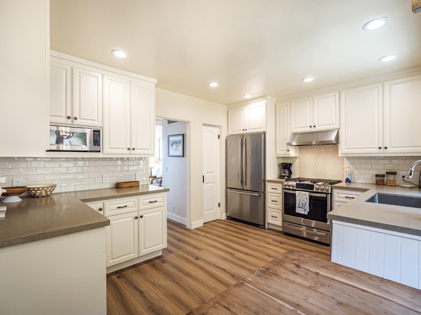 431 Beach DR