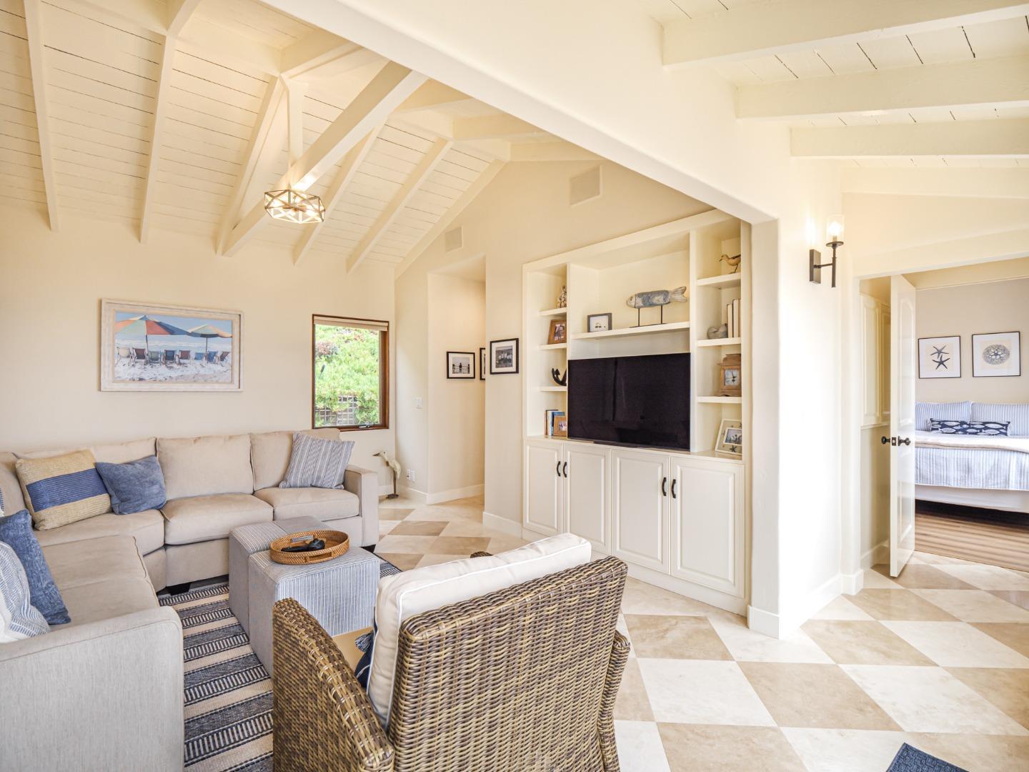 431 Beach DR
