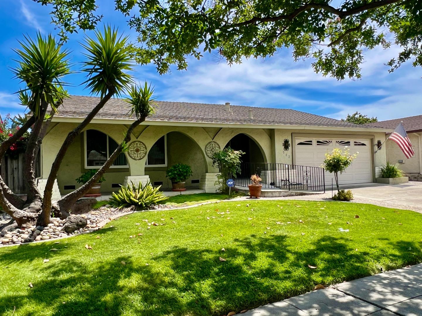 542 Canton DR