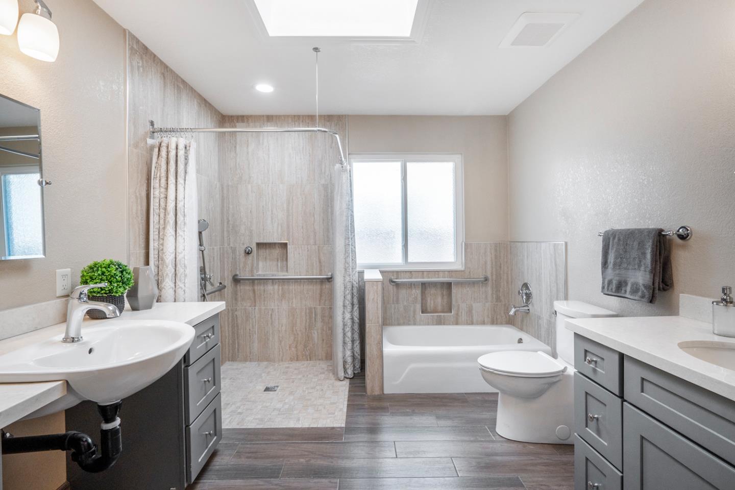 542 Canton DR