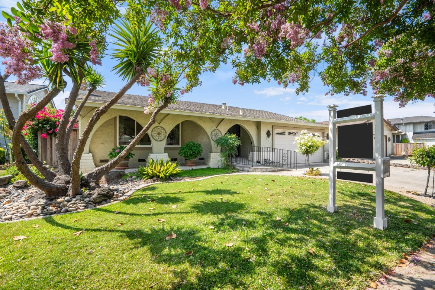 542 Canton DR