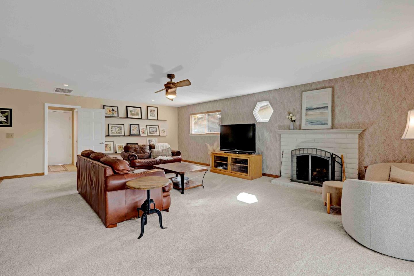 465 La Crosse DR