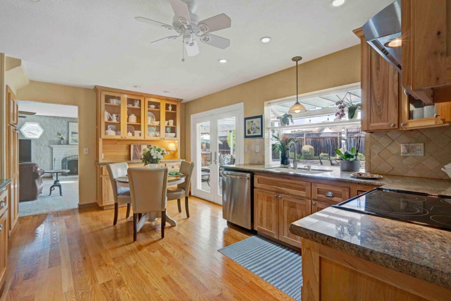 465 La Crosse DR