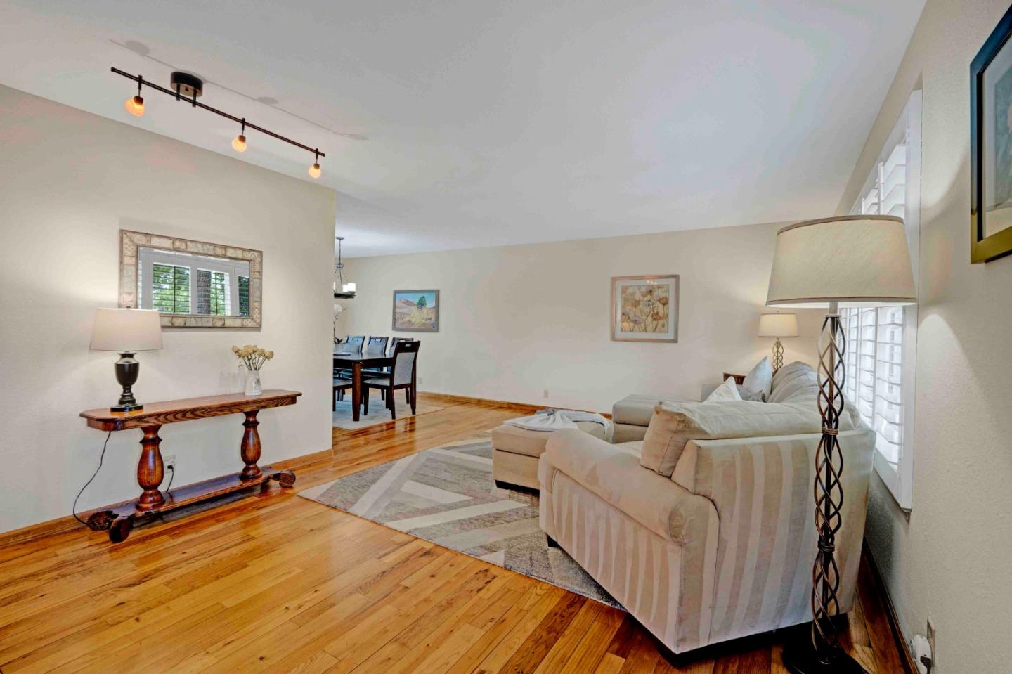 465 La Crosse DR