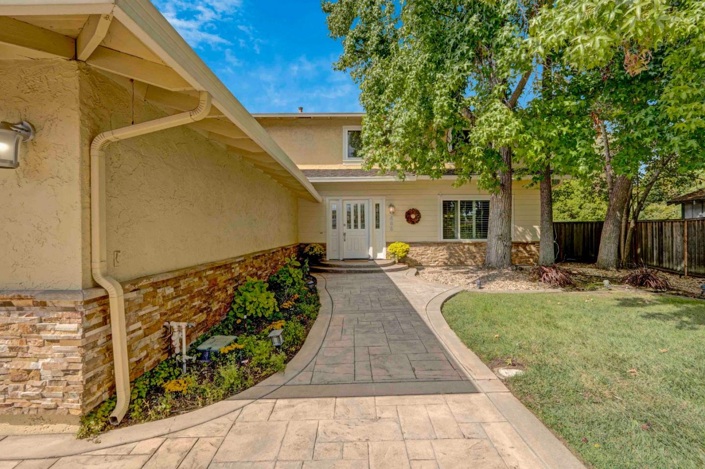 465 La Crosse DR
