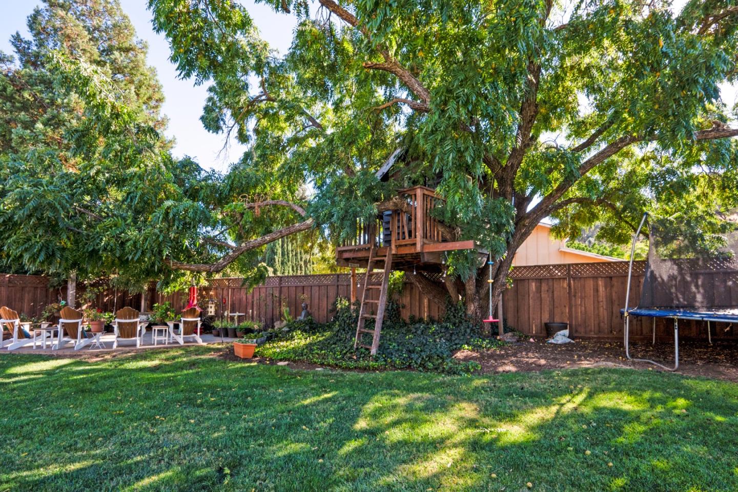 15645 Via Castana