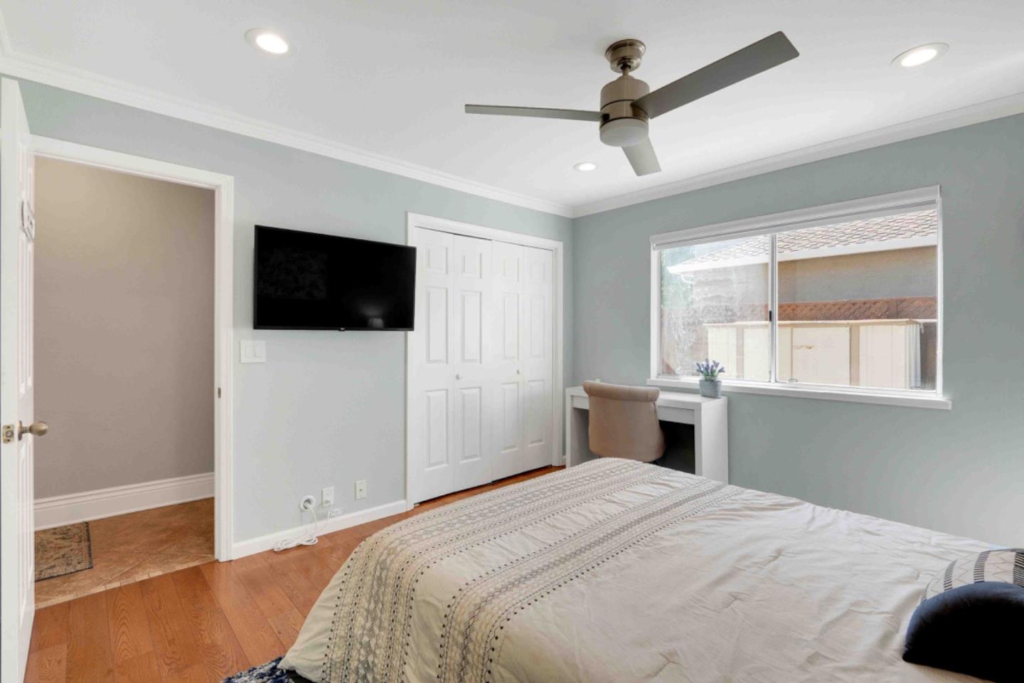 15645 Via Castana