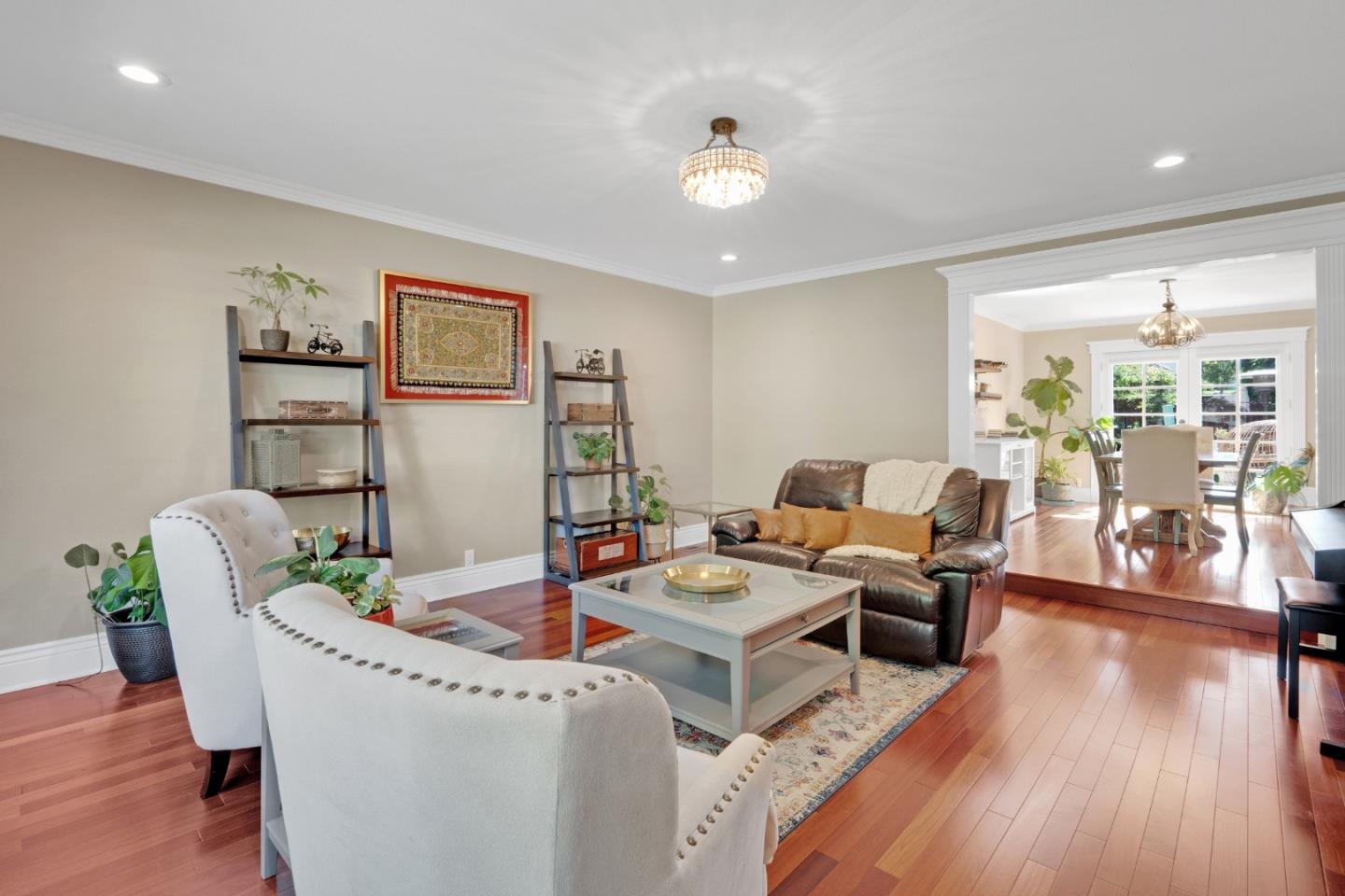 15645 Via Castana