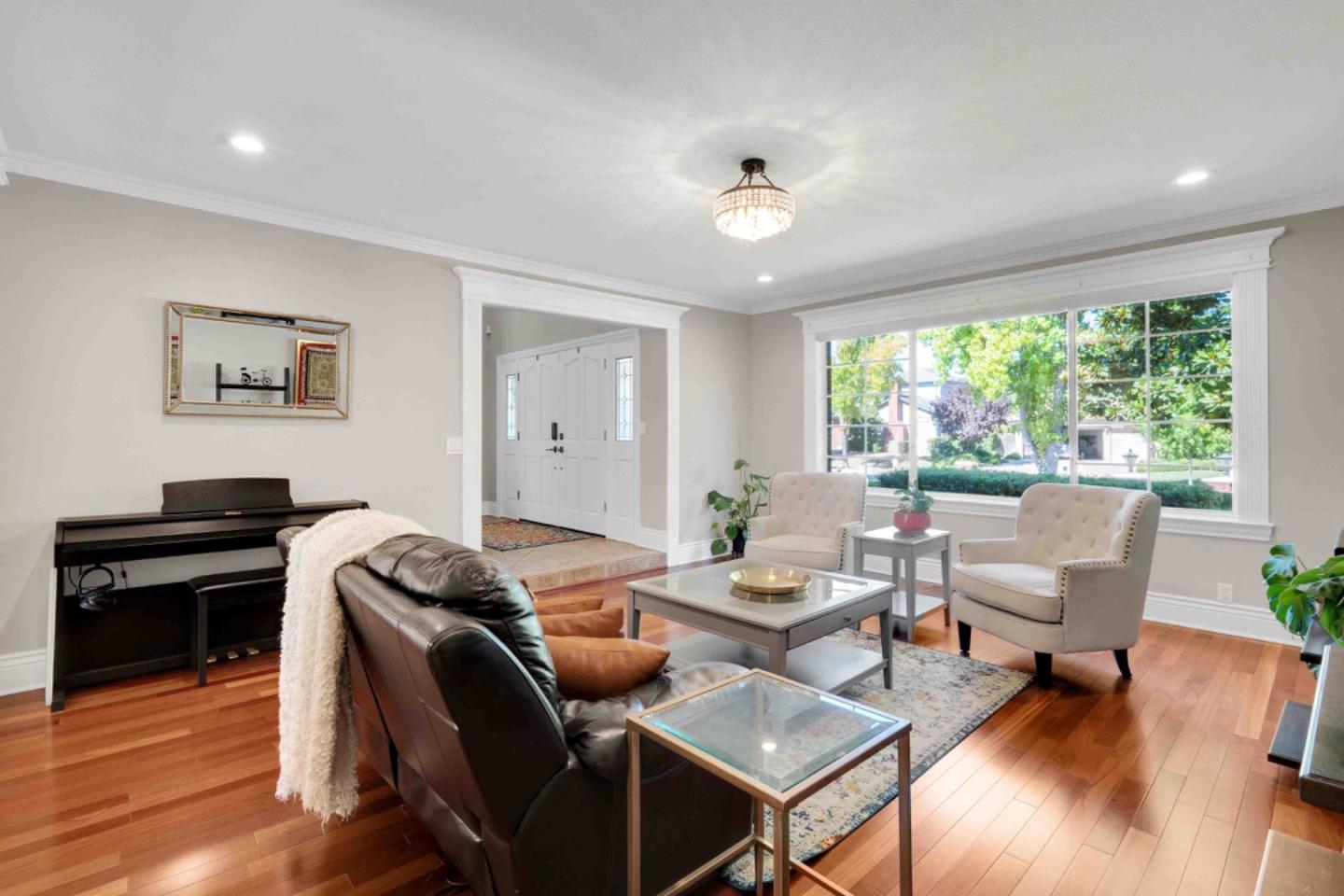 15645 Via Castana