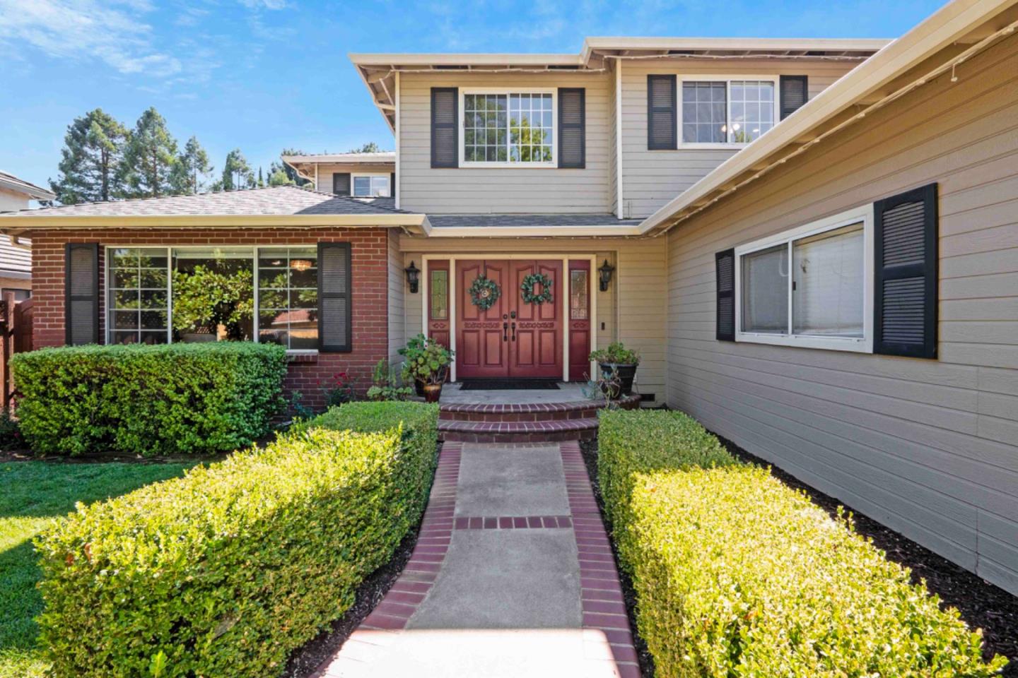 15645 Via Castana