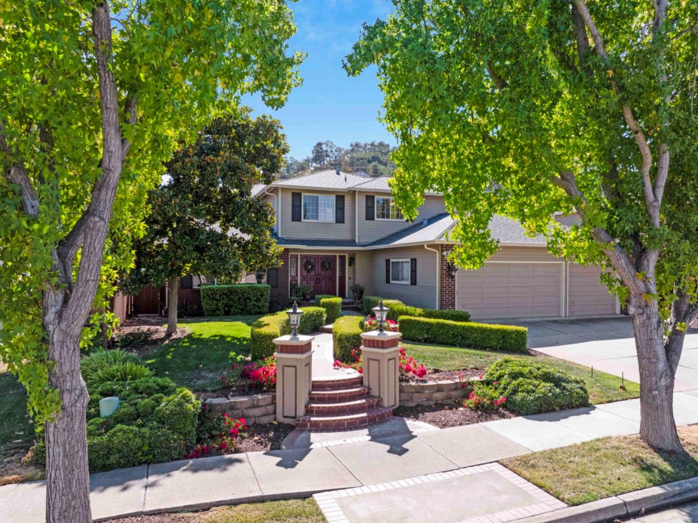 15645 Via Castana